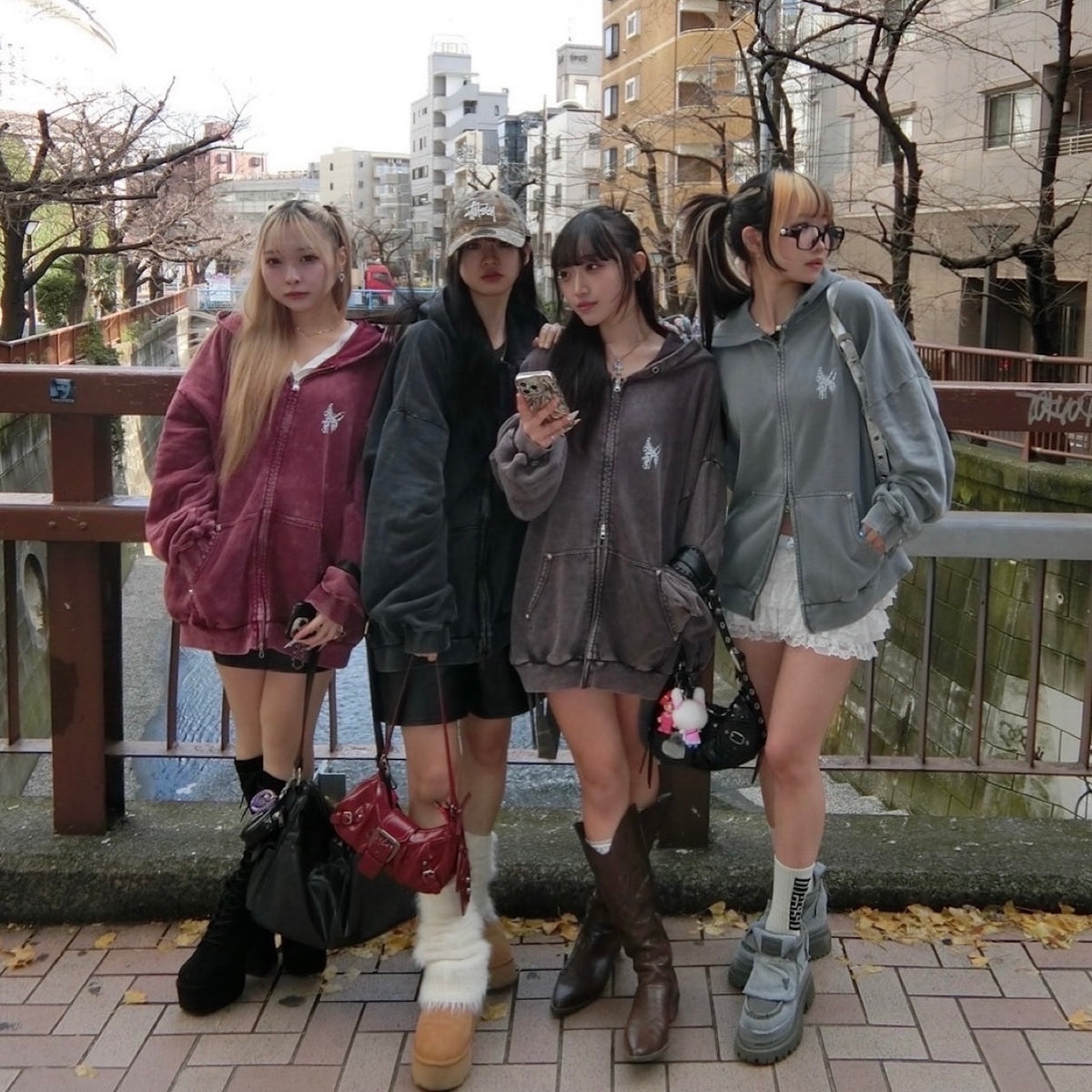 stan 蝶プリント フード付きパーカー 黒と赤 STAN Studs butterfly zip parker – Such a Stan